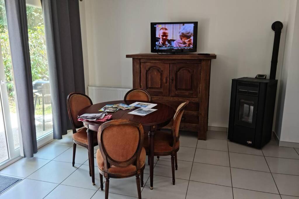 Maison Centre De Bellegarde Avec Jardin Et Terrasse Equipee D'Un Salon De Jardin Et D'Un Barbecue Cuisine Equipee 3 Chambres Avec 2 Lits Double 140X190 Et 2 Lits Simple Chauffage Poele A Granules Parking Gratuit Devant La Maison Bellegarde-du-Loiret Εξωτερικό φωτογραφία