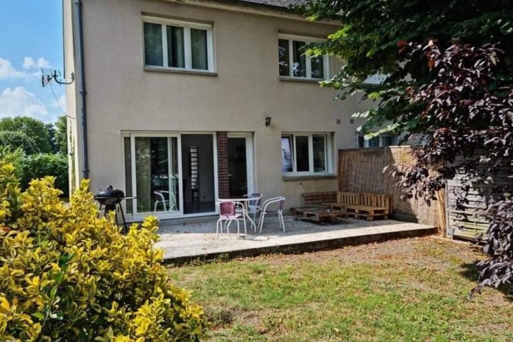 Maison Centre De Bellegarde Avec Jardin Et Terrasse Equipee D'Un Salon De Jardin Et D'Un Barbecue Cuisine Equipee 3 Chambres Avec 2 Lits Double 140X190 Et 2 Lits Simple Chauffage Poele A Granules Parking Gratuit Devant La Maison Bellegarde-du-Loiret Εξωτερικό φωτογραφία
